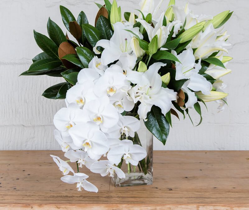 THE DELUXE WHITE FLORAL VASE (VESSEL INCLUDED)